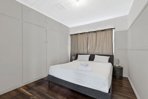 EJ Homes At The Entrance - Tourism Noosa 3