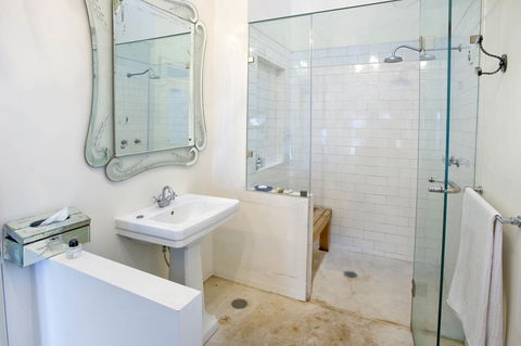TRANQUILO BEACH HOUSE - Tourism Noosa 0