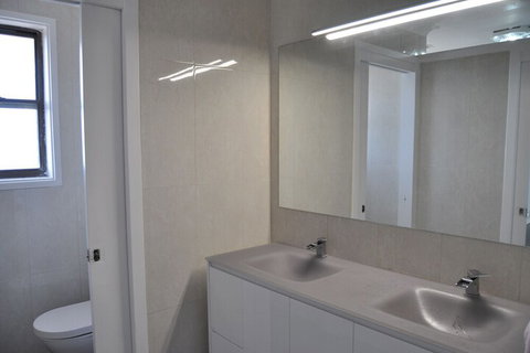 Lake & Ocean View - Tourism Noosa 3