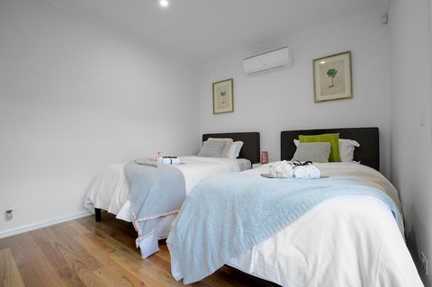 AUJOY 3 Bed Townhouse Burwood 1 - Tourism Noosa 6