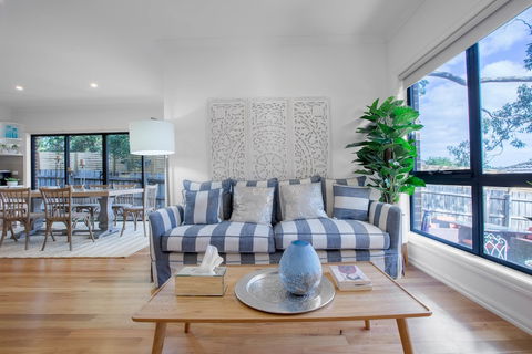 AUJOY 3 Bed Townhouse Burwood 1 - Tourism Noosa 5