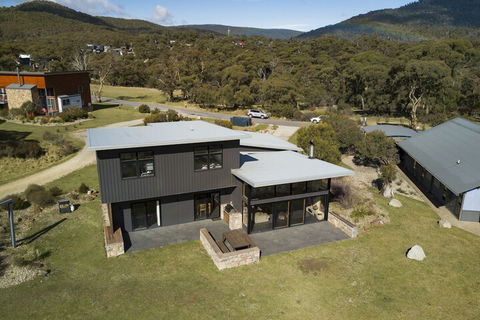 Four Mile Hut - Tourism Noosa 1