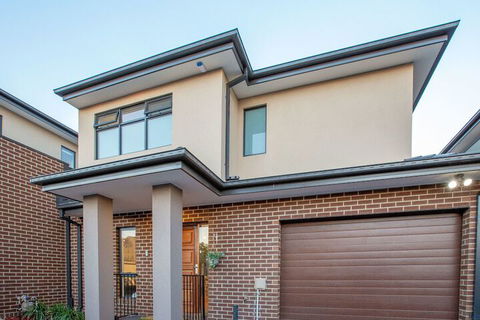 AUJOY 3 Bed Townhouse Burwood 3 - Tourism Noosa 3