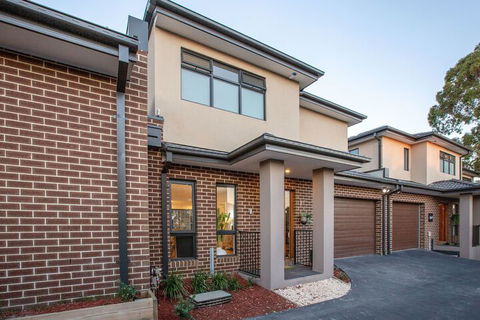 AUJOY 3 Bed Townhouse Burwood 3 - Tourism Noosa 7