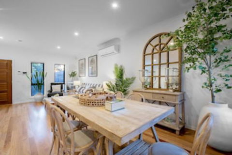 AUJOY 3 Bed Townhouse Burwood 3 - Tourism Noosa 0