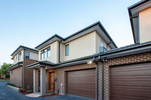 AUJOY 3 Bed Townhouse Burwood 3 - Tourism Noosa 5