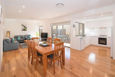 Gale House - Tourism Noosa 5