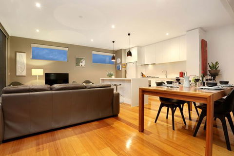 Essendon Sub Penthouse On Napier - Tourism Noosa 3