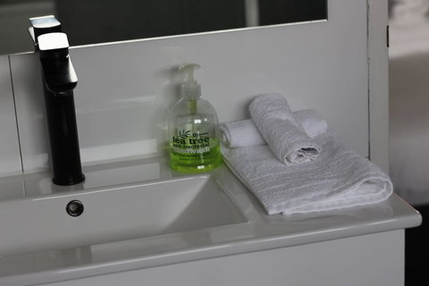 Lakeside Inn - Tourism Noosa 3