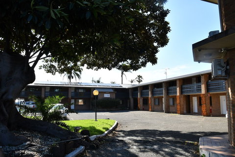 Lakeside Inn - Tourism Noosa 1