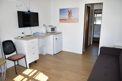 Lakeside Inn - Tourism Noosa 4