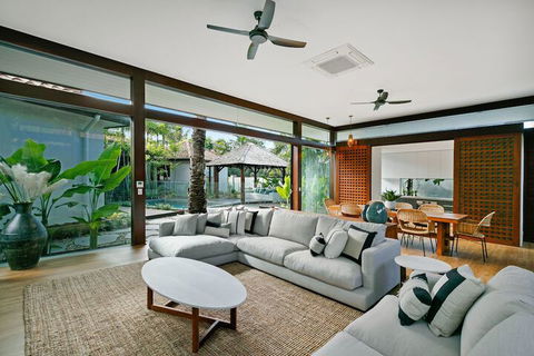 ESPRIT 2 PALM COVE BRAND NEW - Tourism Noosa 4