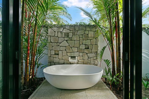ESPRIT 2 PALM COVE BRAND NEW - Tourism Noosa 5