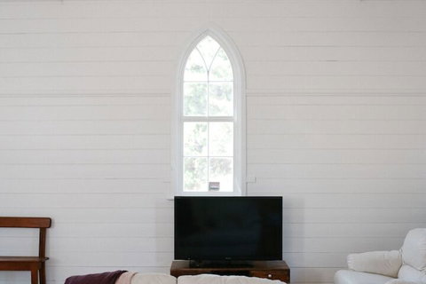 Old White Church Bed & Breakfast - Tourism Noosa 4