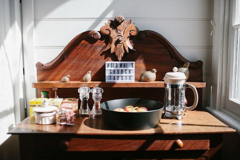 Old White Church Bed & Breakfast - Tourism Noosa 7