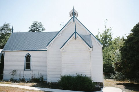 Old White Church Bed & Breakfast - Tourism Noosa 1