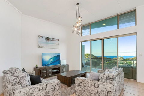 EXCLUSIVE OCEAN VIEW PENTHOUSE On MARINE PARADE - Tourism Noosa 0