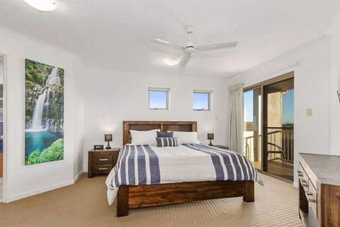 EXCLUSIVE OCEAN VIEW PENTHOUSE On MARINE PARADE - Tourism Noosa 2