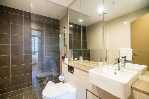 Fabulous City 2 BDR Apt In New Building - Tourism Noosa 4