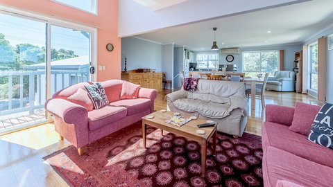 THE Lighthouse Surf Side - Tourism Noosa 2