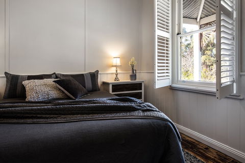 Table Hill Cottage - Tourism Noosa 2