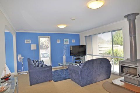 THE Esplanade 4 Free Wifi & Foxtel - Tourism Noosa 2