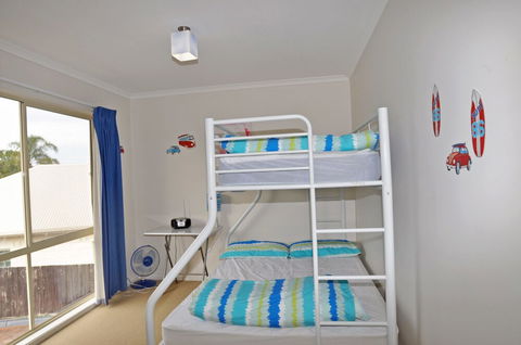 THE Esplanade 4 Free Wifi & Foxtel - Tourism Noosa 1