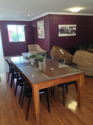 Foreign Exchange Accommodation Beachside - Tourism Noosa 2