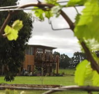 Bettenay Loft Spa Apartment  Lakeview Chalets - Tourism Noosa
