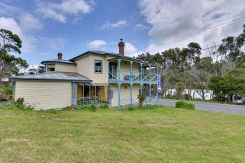 Blue Seal Accommodation - Tourism Noosa 0