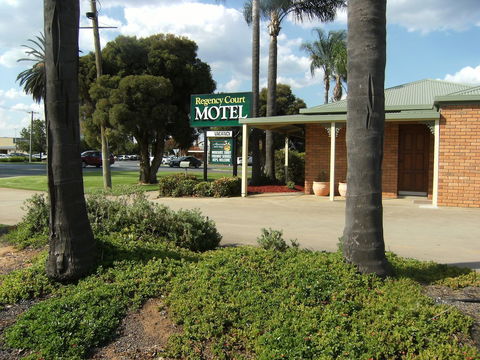 Regency Court Motel - Tourism Noosa 1
