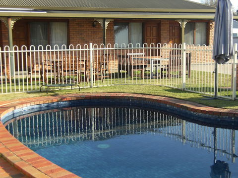 Regency Court Motel - Tourism Noosa 0