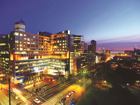 Oaks Melbourne On William Suites - Tourism Noosa 0