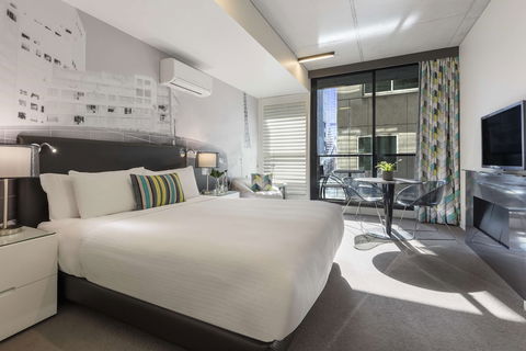 Oaks Melbourne On William Suites - Tourism Noosa 5