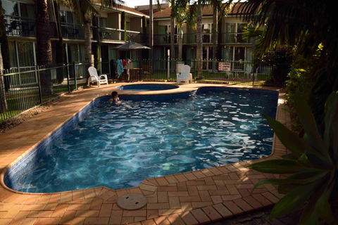 Motel 98 - Tourism Noosa 4