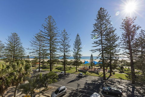 Oaks Gold Coast Calypso Plaza Suites - Tourism Noosa 1