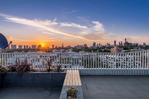 Oaks Melbourne South Yarra Suites - Tourism Noosa 0