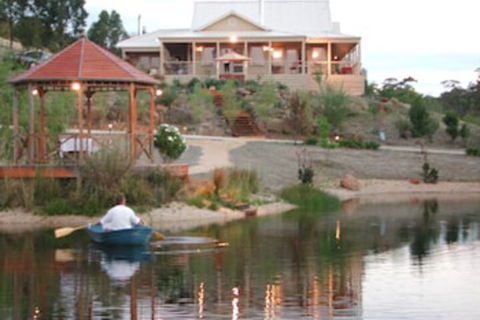 Blue Cliffs Retreat - Tourism Noosa 0