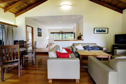 FAR SHORE - Tourism Noosa 2