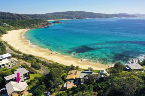FAR SHORE - Tourism Noosa 0