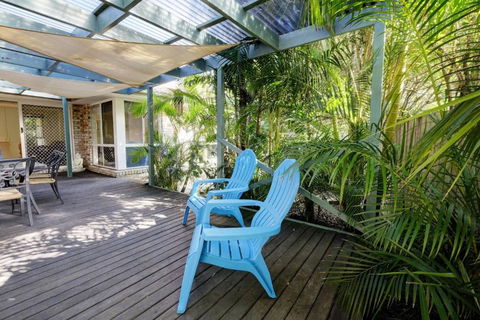 FRANGIPANI BEACH HOUSE PET FRIENDLY 22 Belbourie Cres Boomerang Beach - Tourism Noosa 5
