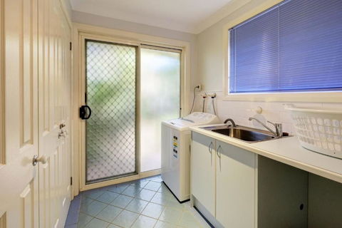 FRANGIPANI BEACH HOUSE PET FRIENDLY 22 Belbourie Cres Boomerang Beach - Tourism Noosa 2