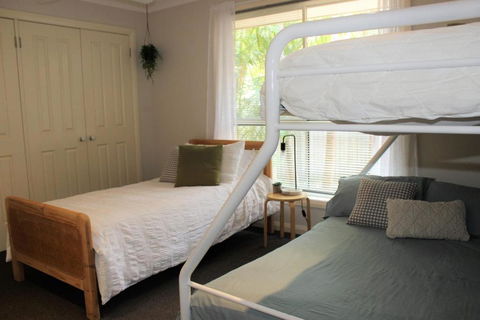FRANGIPANI BEACH HOUSE PET FRIENDLY 22 Belbourie Cres Boomerang Beach - Tourism Noosa 1