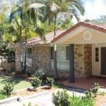 FRANGIPANI BEACH HOUSE PET FRIENDLY 22 Belbourie Cres Boomerang Beach - Tourism Noosa 0