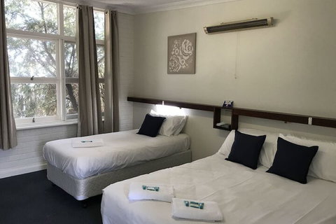 Walpole Hotel Motel - Tourism Noosa 1