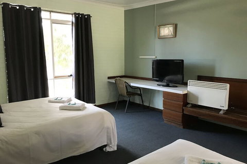 Walpole Hotel Motel - Tourism Noosa 2