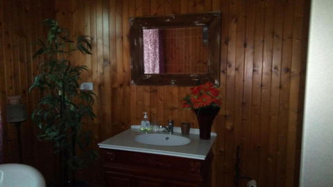 GOLDEN LACE B & B - Tourism Noosa 3