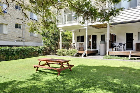 Florida 5 / 5 Lillian Street - Tourism Noosa 4
