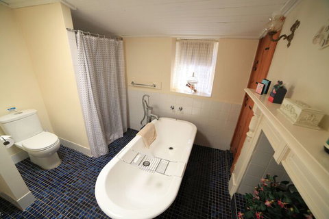 Miss Mabel Cottage - Adults Only - Tourism Noosa 3
