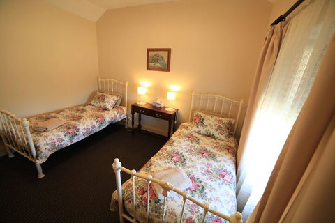 Miss Mabel Cottage - Adults Only - Tourism Noosa 4